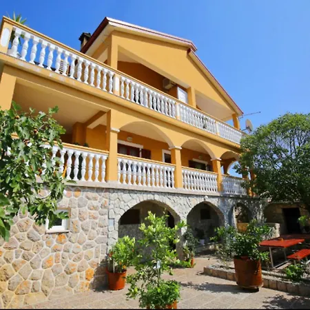 Boutique In With Terrace Apartman